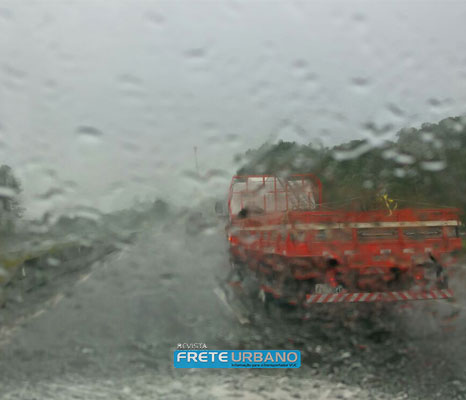 IQA orienta ter cuidado para dirigir em dias de chuva